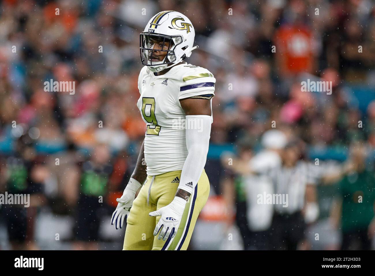 Georgia Tech Yellow Jackets Defensive Lineman Kyle Kennard (9) Defends ...