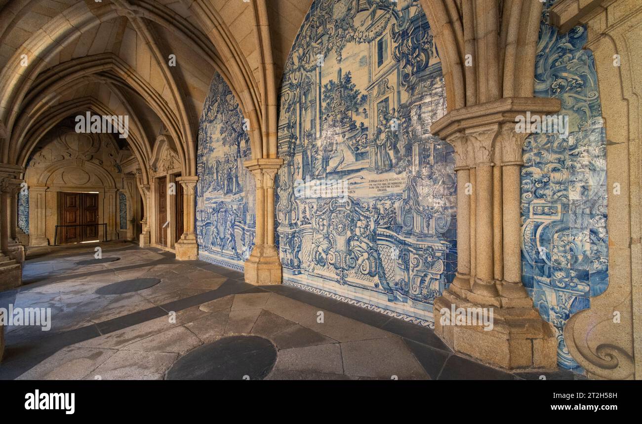 Gothic Cloister with Azulejos at Se Do Porto, Porto Cathedral, Portugal Stock Photo