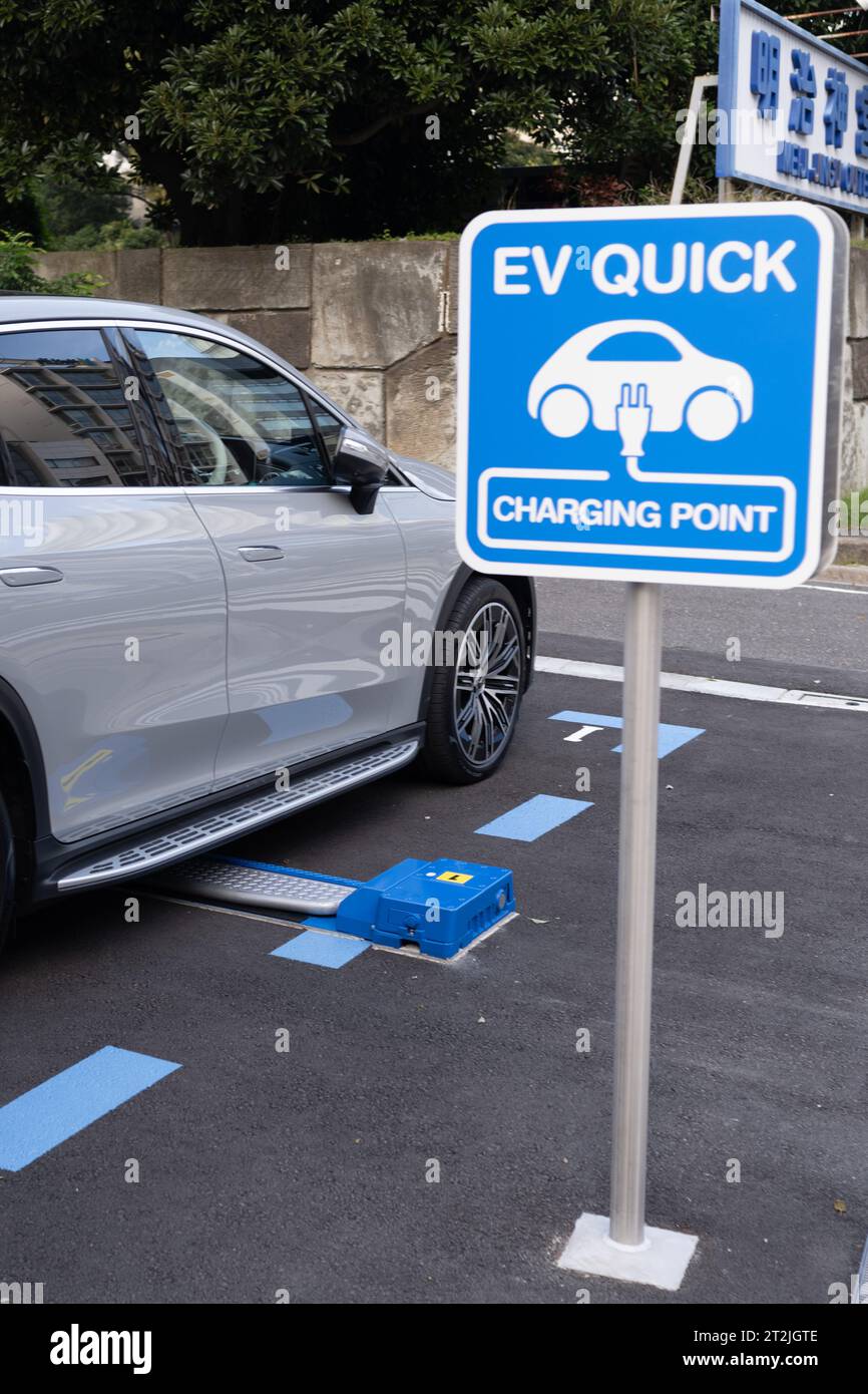 Tokyo, Japan. 14th Oct, 2023. An electric Mercedes 4matic crossover SUV parked in a EV quick charging station near Meiji Jingu. The Japanese auto manufacturing industry has been slow to electric vehicle adoption, opting to instead work on the development of hydrogen fuel cell technology for sustainability. (Credit Image: © Taidgh Barron/ZUMA Press Wire) EDITORIAL USAGE ONLY! Not for Commercial USAGE! Stock Photo