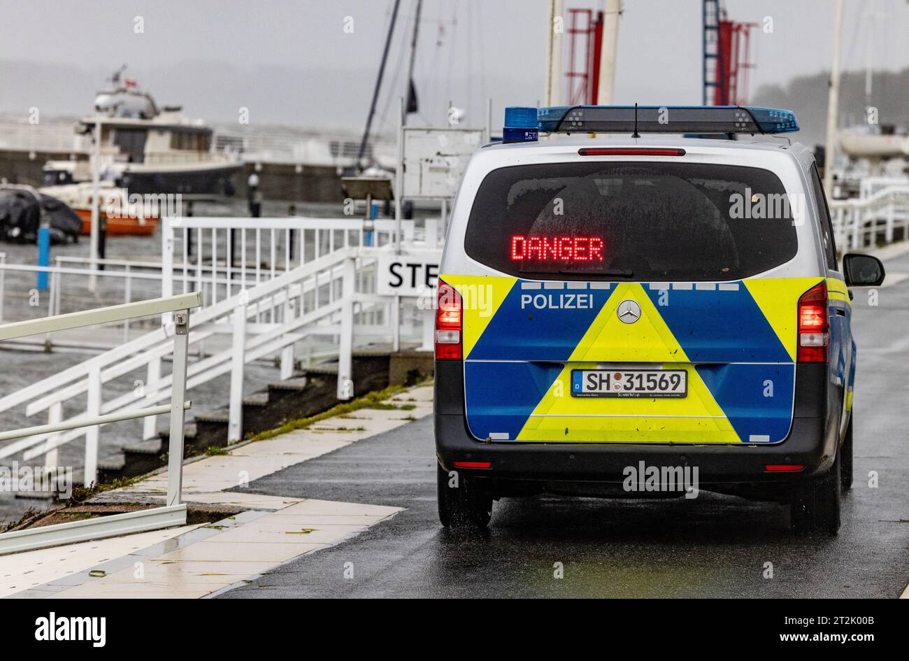 Kiel, Germany. 20th Oct, 2023. A police vehicle warns passersby at the