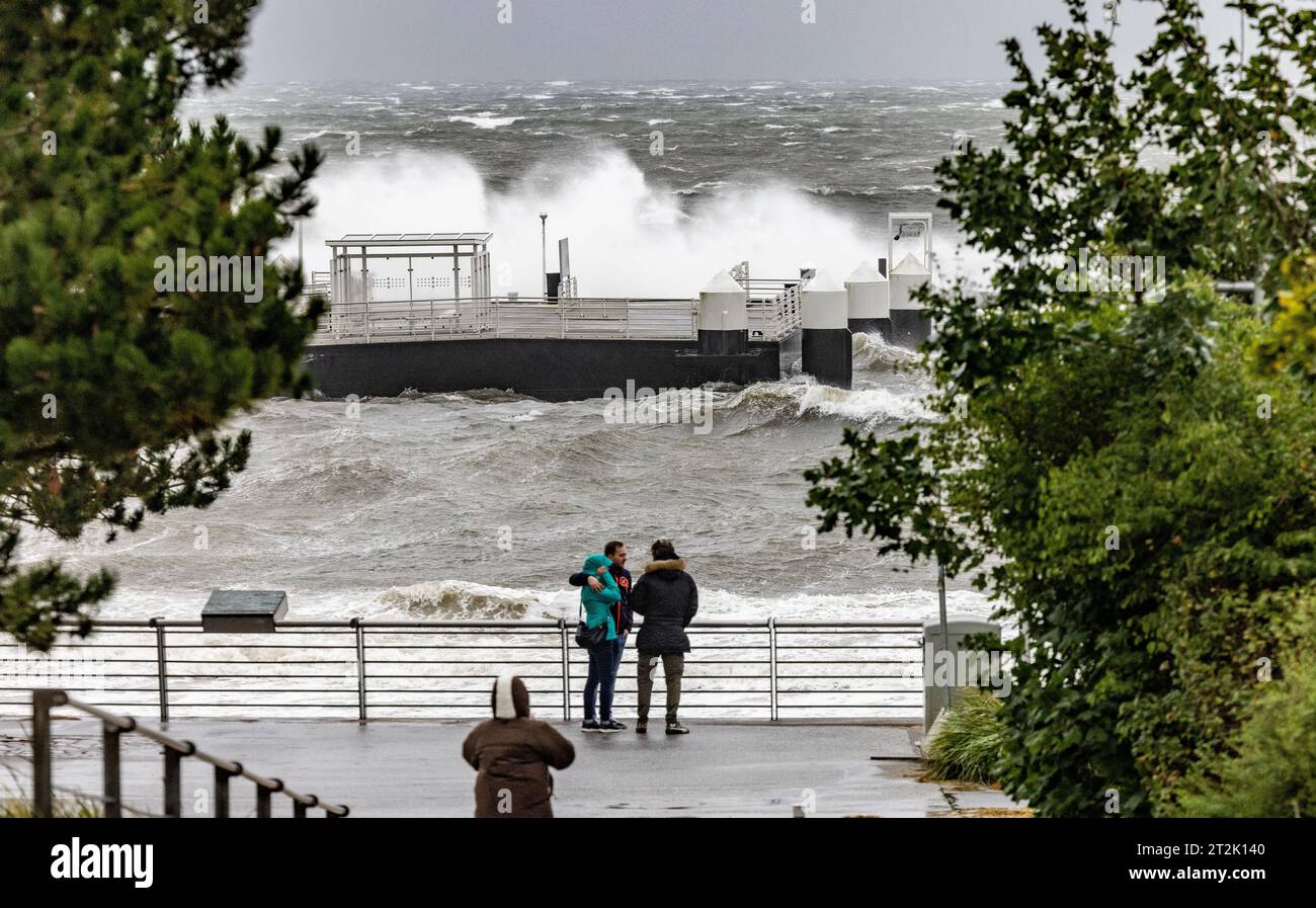 Kiel, Germany. 20th Oct, 2023. Visitors to the harbor in Schilksee take