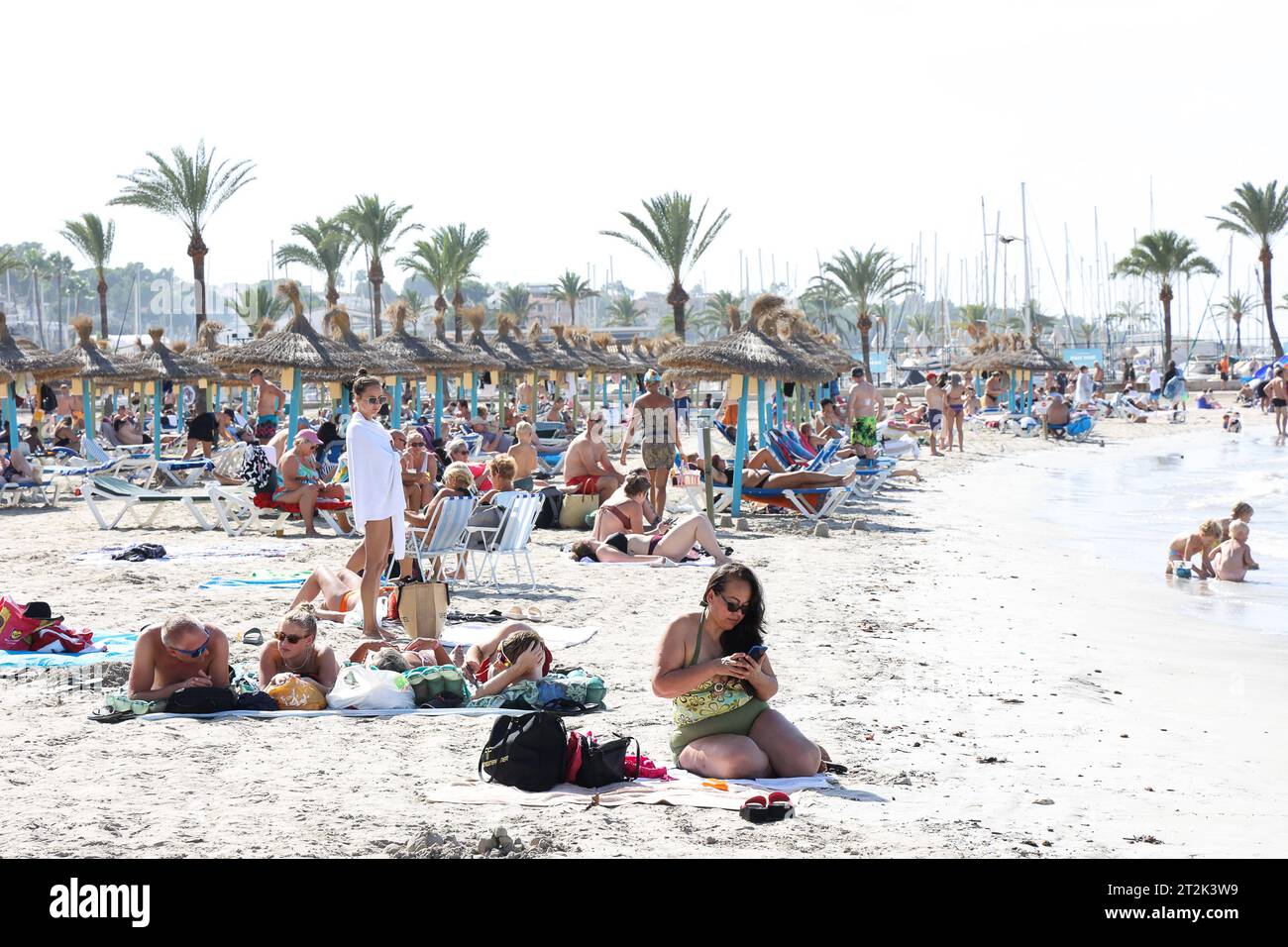 Arenal Mallorca: Sonne, Strand und Party, 18.10.2023 *** Arenal Mallorca sun, beach and party, 18 10 2023 Copyright: xEibner-Pressefoto/JoergxNiebergax EP JNL Credit: Imago/Alamy Live News Stock Photo