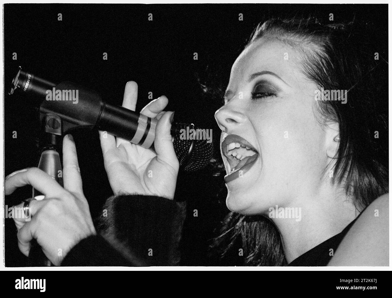 SHIRLEY MANSON, GARBAGE, 1998: Shirley Manson of Garbage playing live at Newport Centre in Newport, Wales, UK on 6 June 1998. The band were touring their Version 2.0 album. Photograph: Rob Watkins Stock Photo