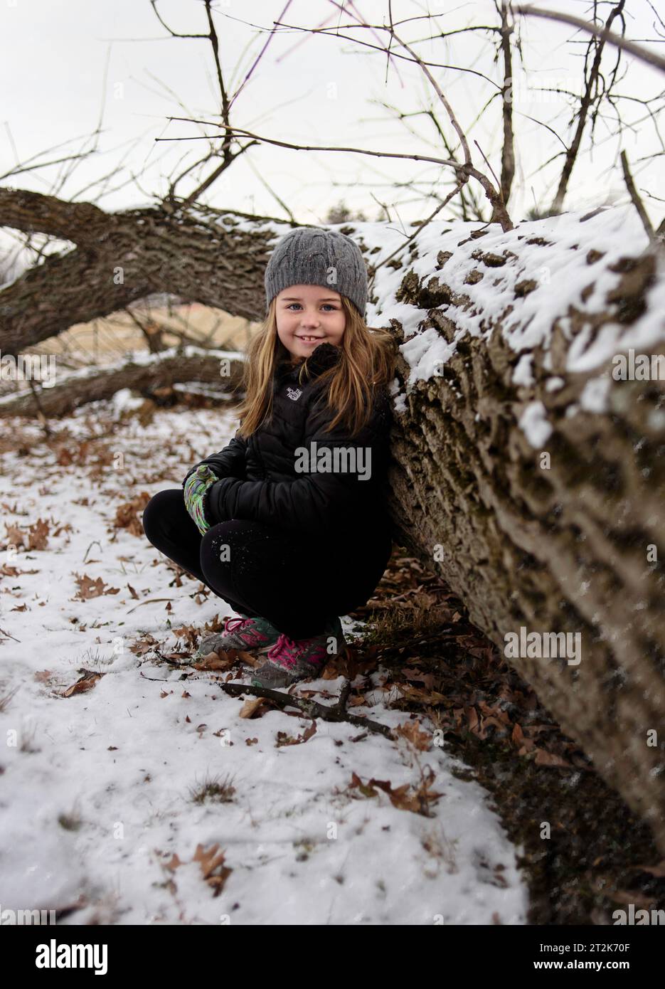 Girl smiling in snow hi-res stock photography and images - Alamy