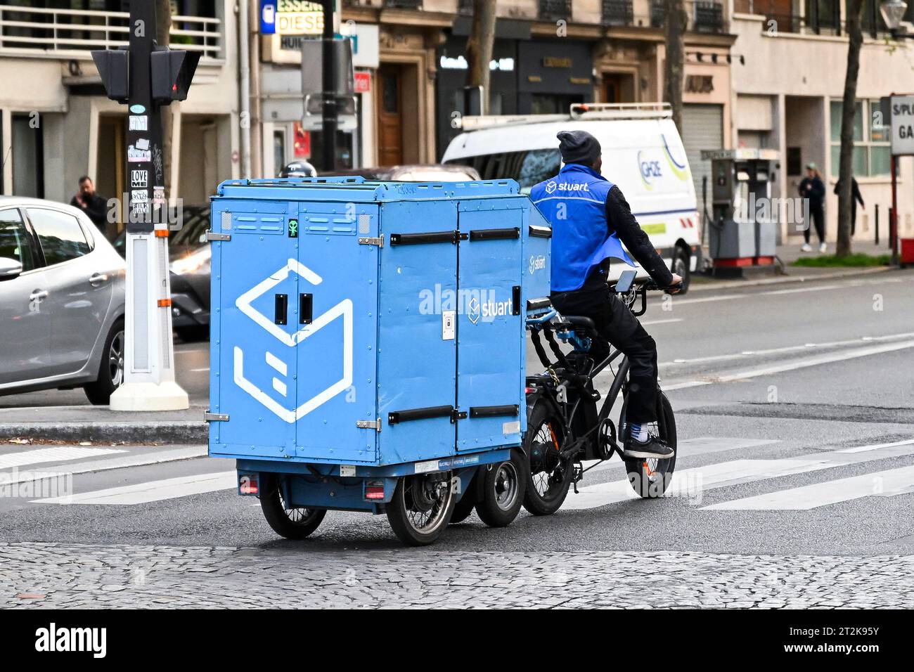 Stuart bike delivery hi res stock photography and images Alamy