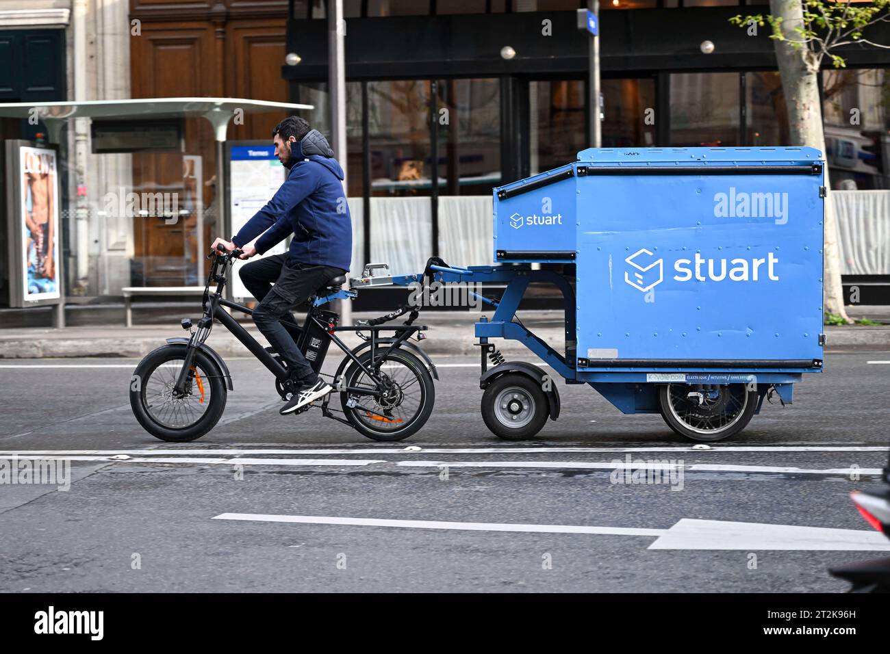 Stuart bike delivery hi res stock photography and images Alamy