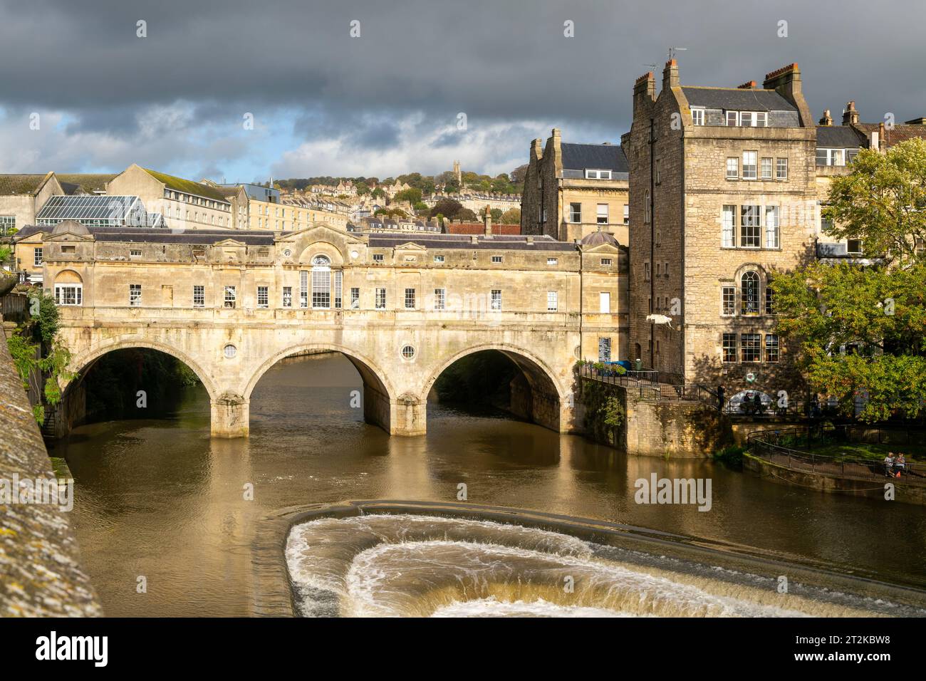 Pulteney Bridge, River Avon, Bath, North east Somerset, England, UK