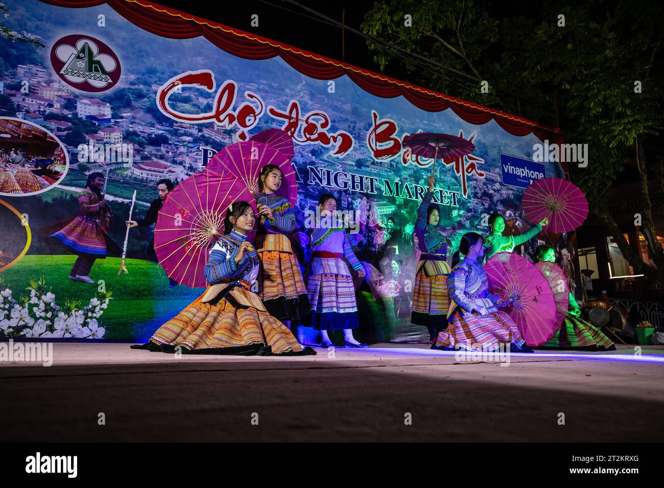 Hmong traditional dance hi-res stock photography and images - Alamy
