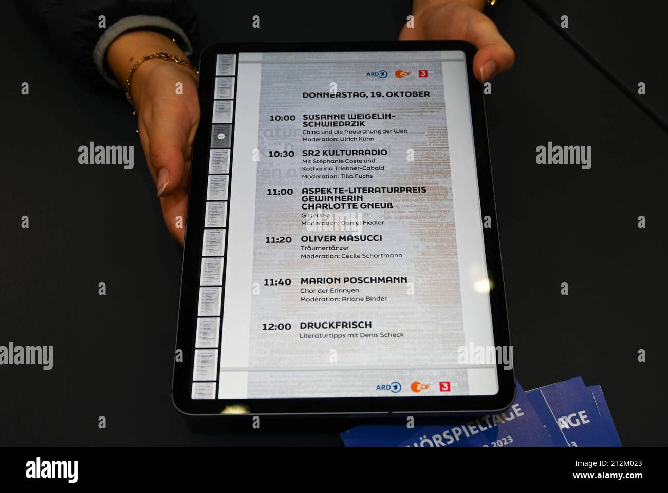 Tablet hi-res stock photography and images - Alamy