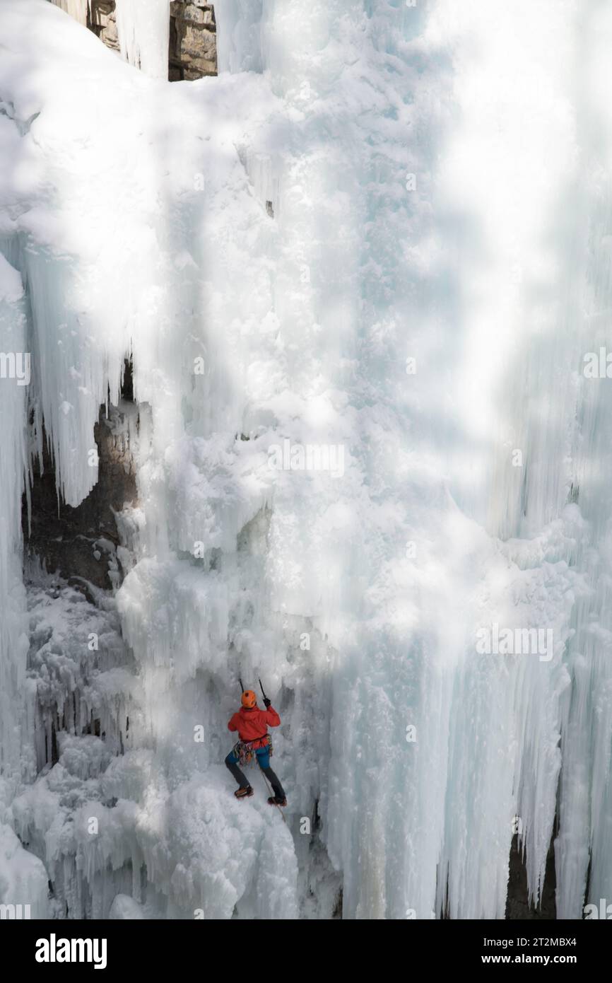 Ice axe and rope hi-res stock photography and images - Alamy