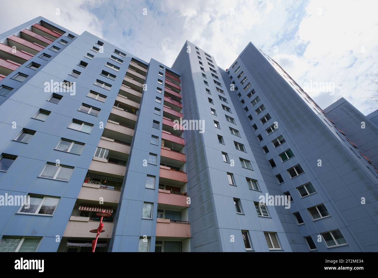 High rise apartment view hi-res stock photography and images - Alamy