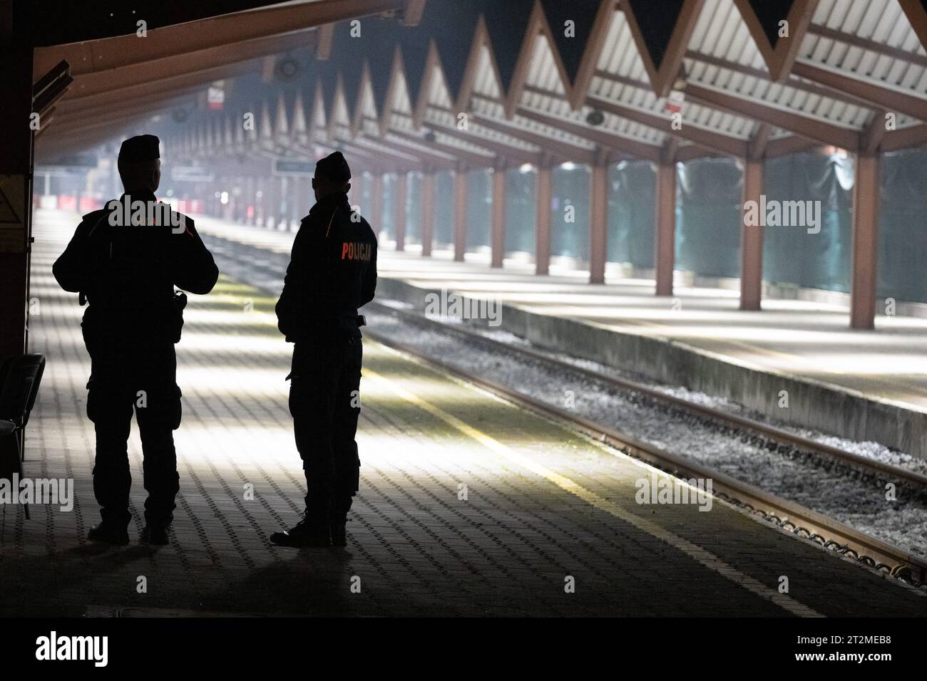 Przemysl, Poland. 19th Oct, 2023. Police officers stand in the area of the railroad station where the direct train to the Ukrainian capital Kiev departs. Credit: Sebastian Gollnow/dpa/Alamy Live News Stock Photo
