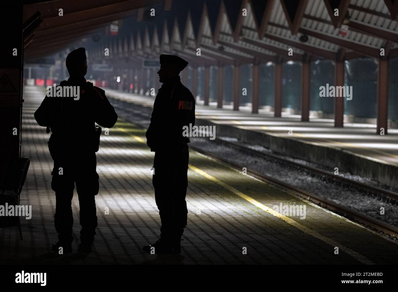 Przemysl, Poland. 19th Oct, 2023. Police officers stand in the area of the railroad station where the direct train to the Ukrainian capital Kiev departs. Credit: Sebastian Gollnow/dpa/Alamy Live News Stock Photo