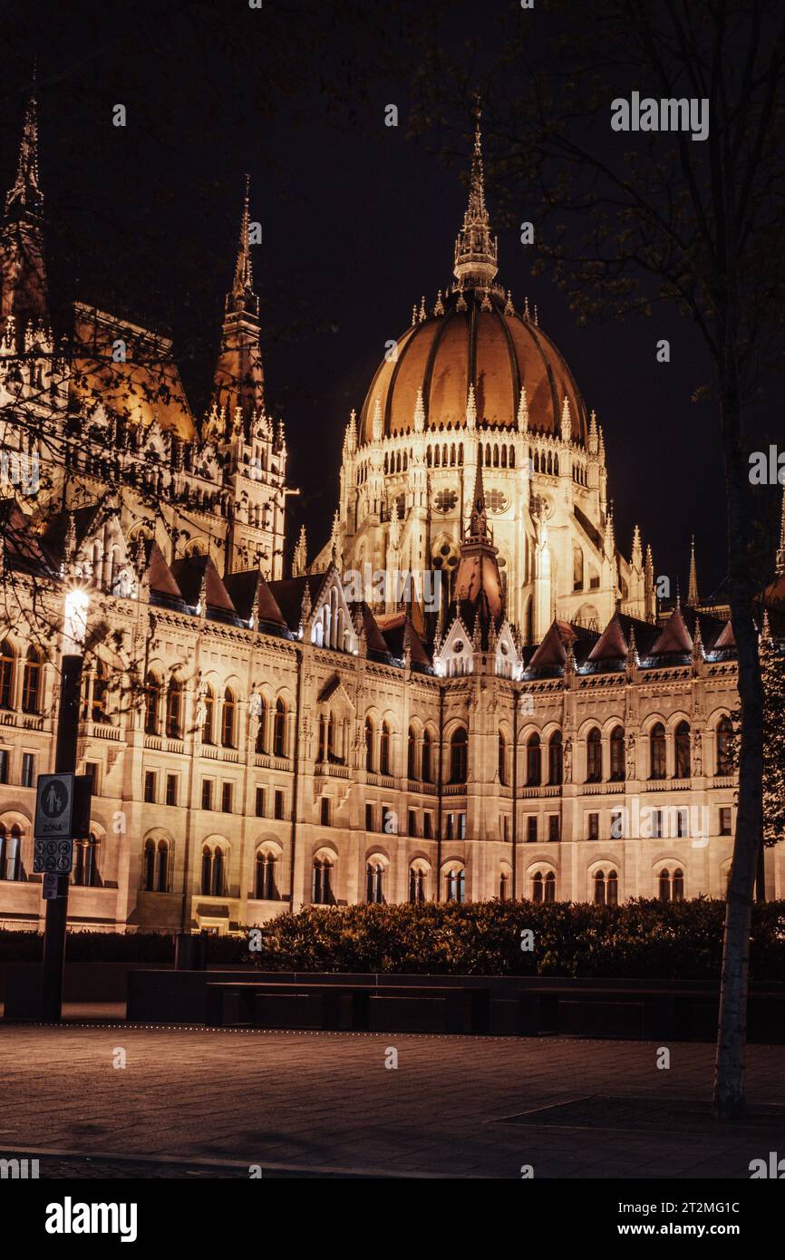 Budapest night painting hi-res stock photography and images - Alamy