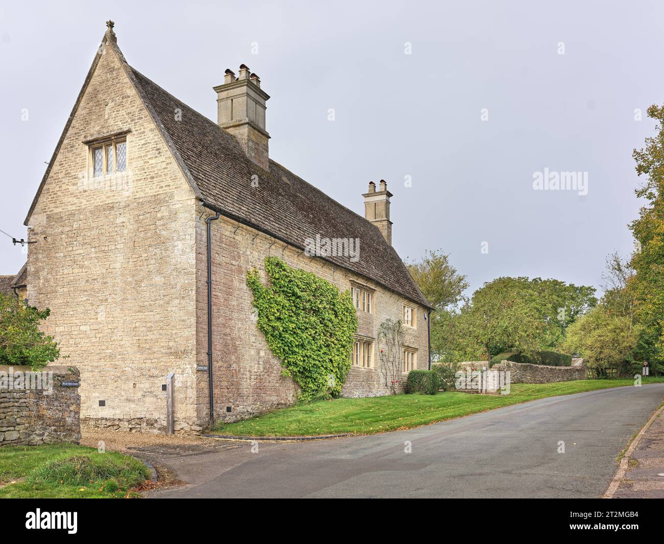 The stone built Manor farm house in the english village of Wadenhoe ...