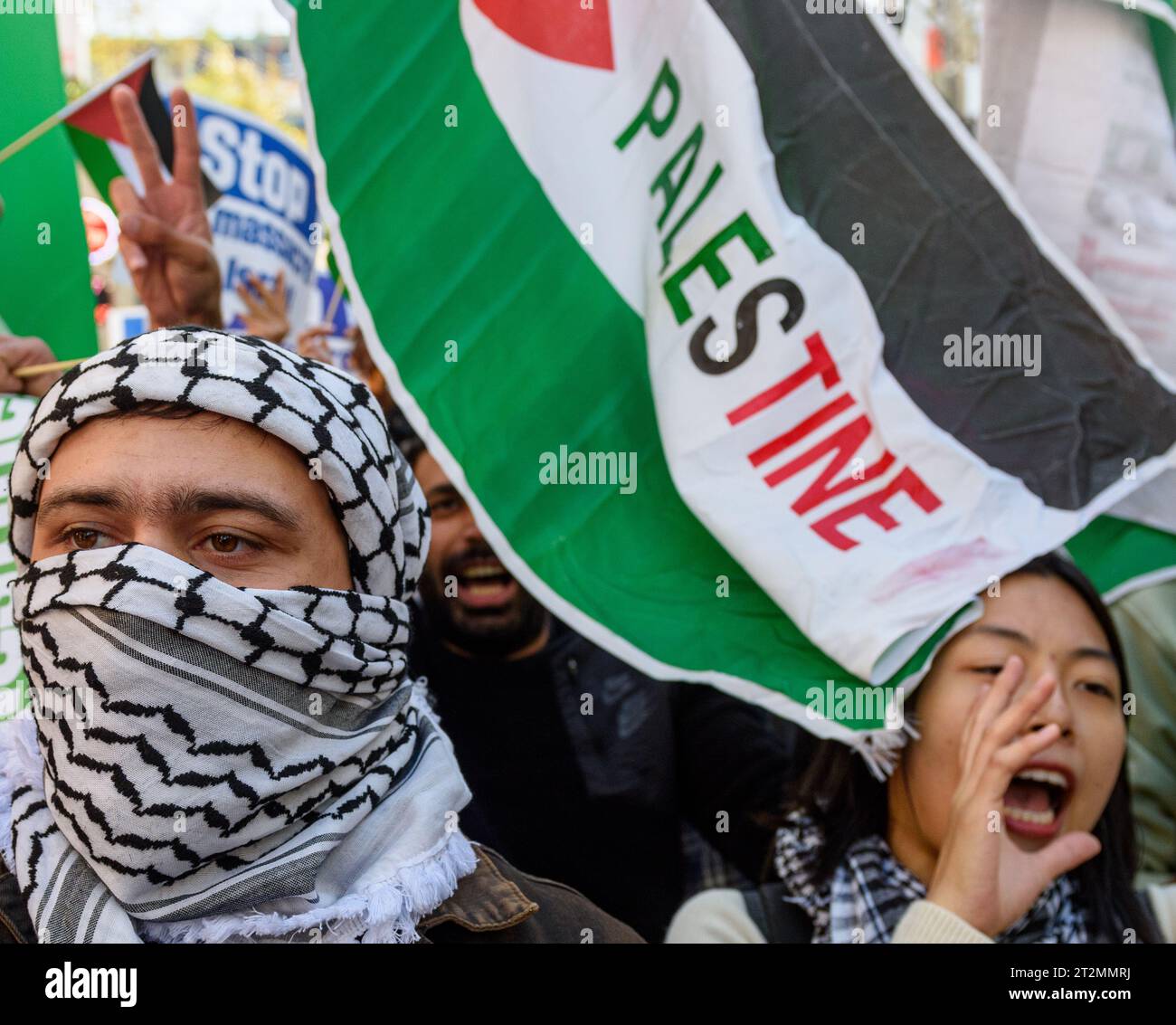 Seoul, South Korea. 20th Oct, 2023. Pro-Palestinian supporters shout ...