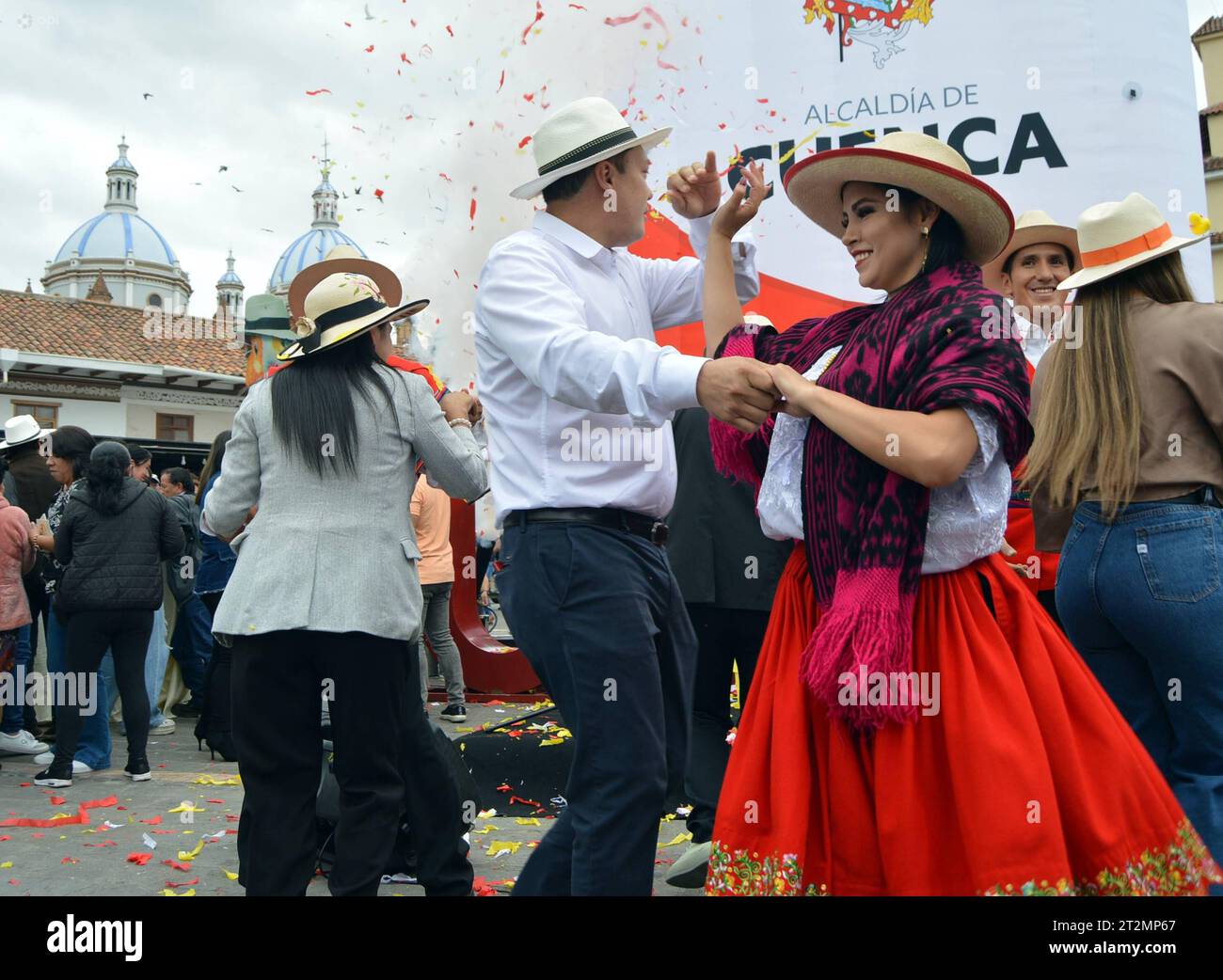 CUENCA-LANZAMIENTO AGENDA-FIESTAS DE CUENCA Cuenca, Ecuador 20 de octubre de 2023 En la Plazoleta de San Francisco en el centro historico de Cuenca se desarrollo el lanzamiento de la agenda conmemorativa La Fiesta es en Cuenca por el 203 de Aniversario de Independencia de la ciudad. El alcalde Cristian Zamora y autoridades de la ciudad estubieron en el evento el dia de hoy. foto Boris Romoleroux/API. ACE-CUENCA-LANZAMIENTOAGENDA-FIESTASDECUENCA-21fd713c9359f665a50da20f185781d9 *** CUENCA LAUNCHING OF CUENCAS FESTIVAL AGENDA Cuenca Cuenca, Ecuador October 20, 2023 In the Plazoleta de San Franci Stock Photo