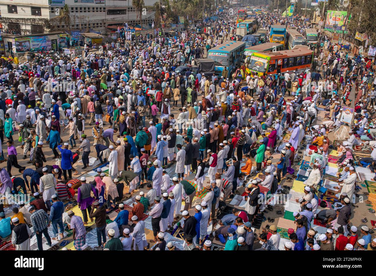 Crowd of people on the DhakaMymensingh highway at the first day of Bishwa Ijtema, the second