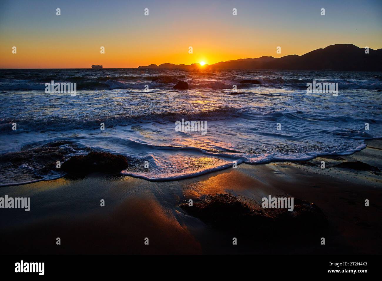 Mountains sea sandy beach hi-res stock photography and images - Alamy