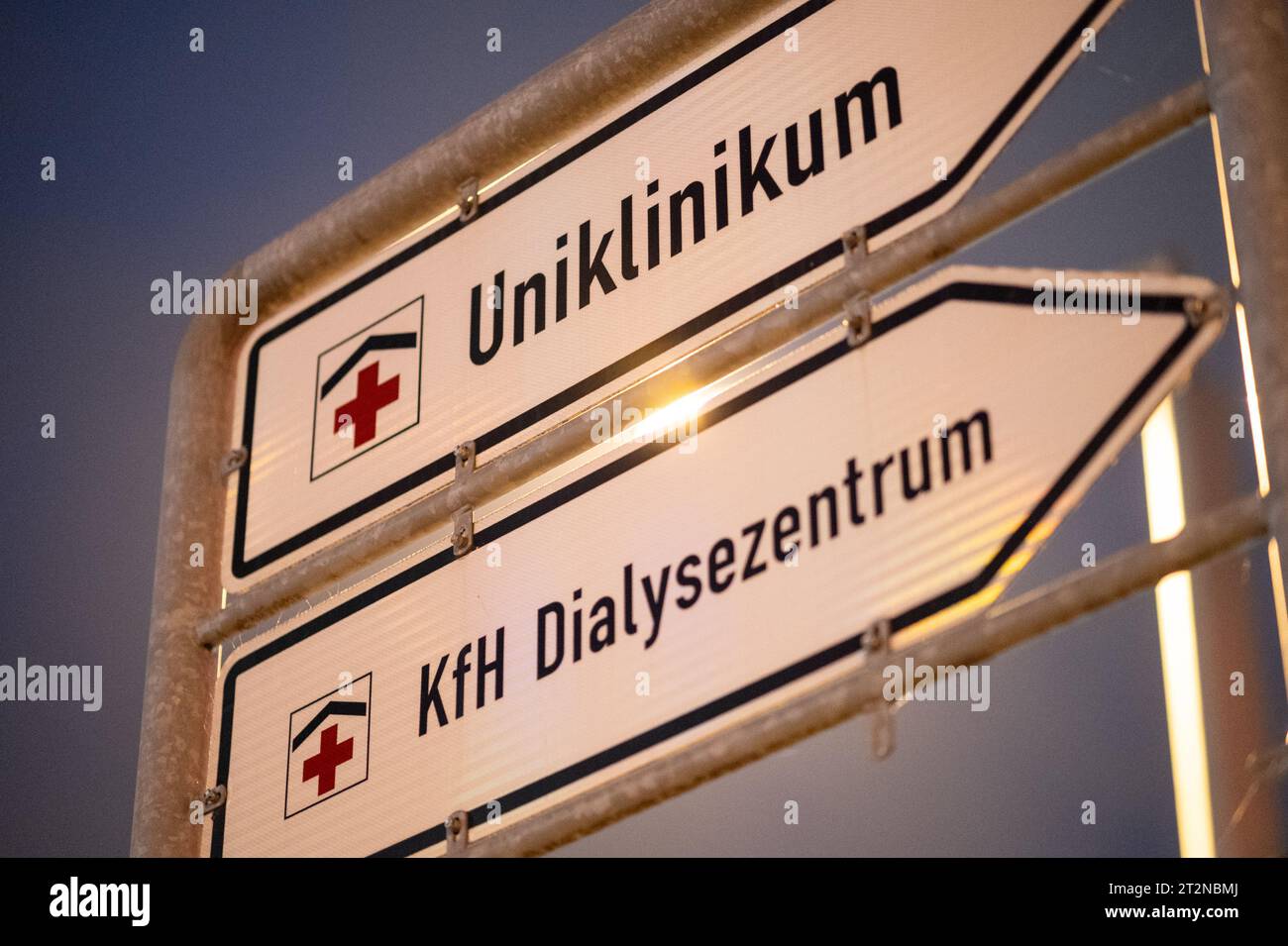 Dresden, Germany. 19th Oct, 2023. Signposts with the inscription Uniklinikum and KfH Dialysis Center are installed in the Johannstadt district. Credit: Robert Michael/dpa/Alamy Live News Stock Photo