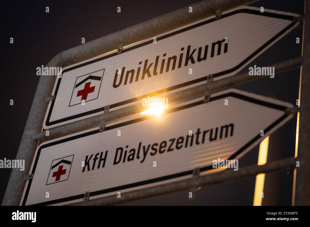 Dresden, Germany. 19th Oct, 2023. Signposts with the inscription Uniklinikum and KfH Dialysis Center are installed in the Johannstadt district. Credit: Robert Michael/dpa/Alamy Live News Stock Photo
