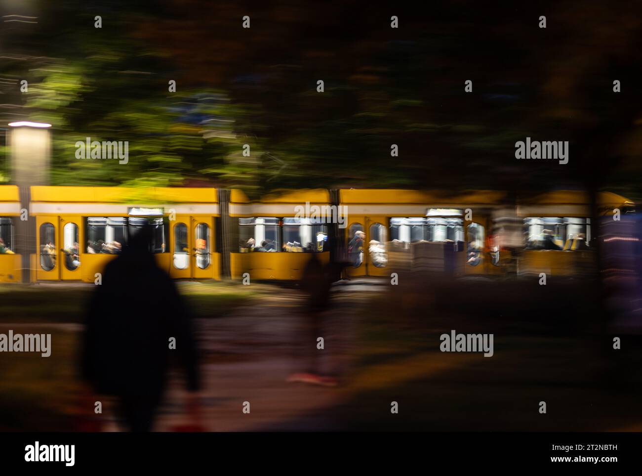 Dresden, Germany. 19th Oct, 2023. A streetcar of the Dresdner Verkehrsbetriebe (DVB)on the line 6 drives in the evening through the district Johannstadt in the direction of Wölfnitz. (shot with long exposure time) Credit: Robert Michael/dpa/Alamy Live News Stock Photo
