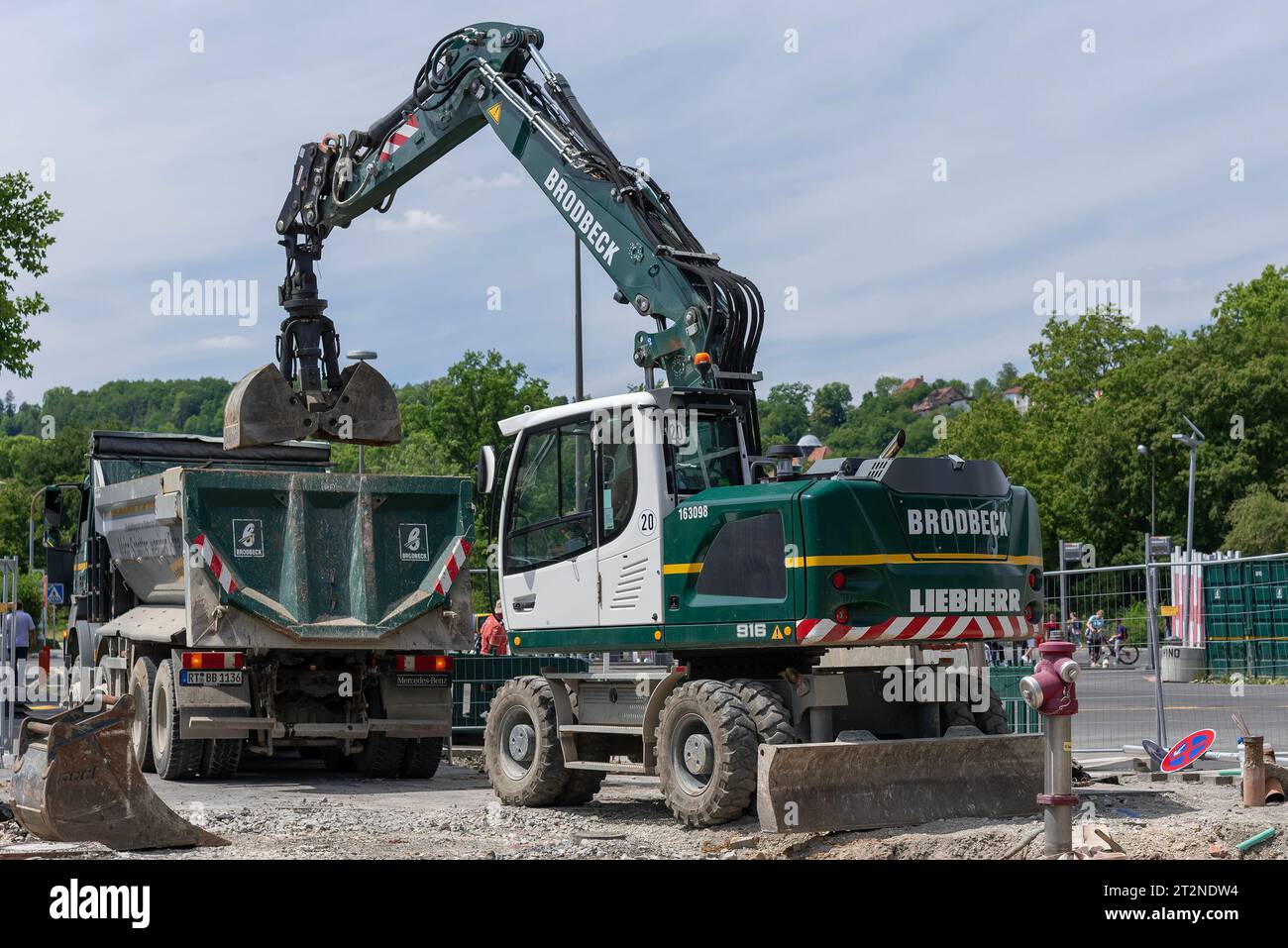 Green wheel excavator Liebherr A 916 on construction site Stock Photo