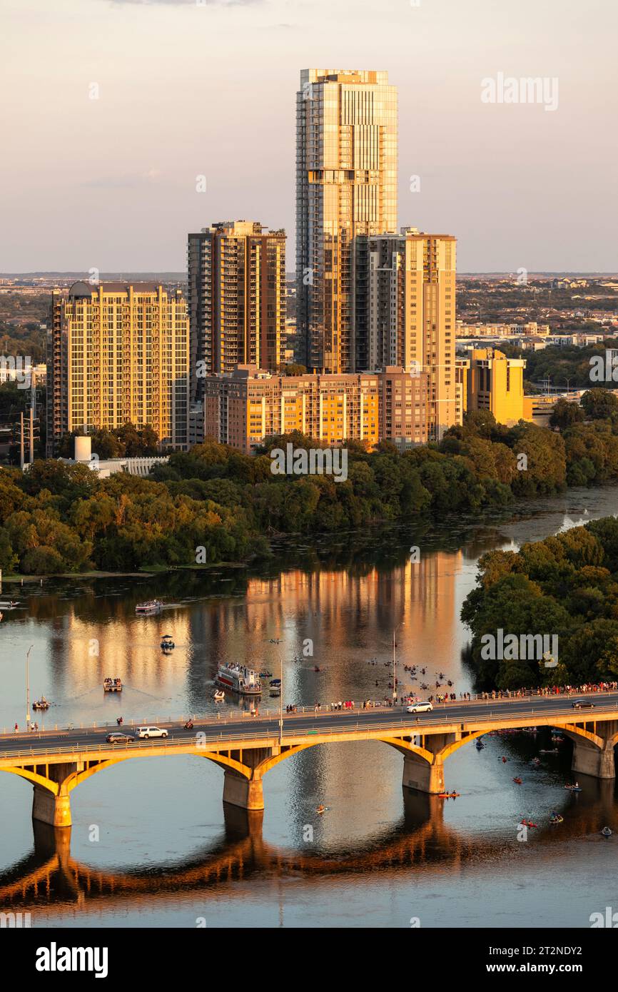 Rainey Street district with Ladybird Lake and Ann Richards Congress Street Bridge in Austin, Texas Stock Photo