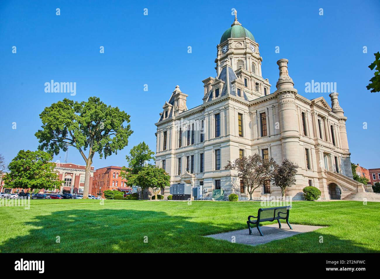 Whitley County Courthouse with bench on slab in green lawn Stock Photo