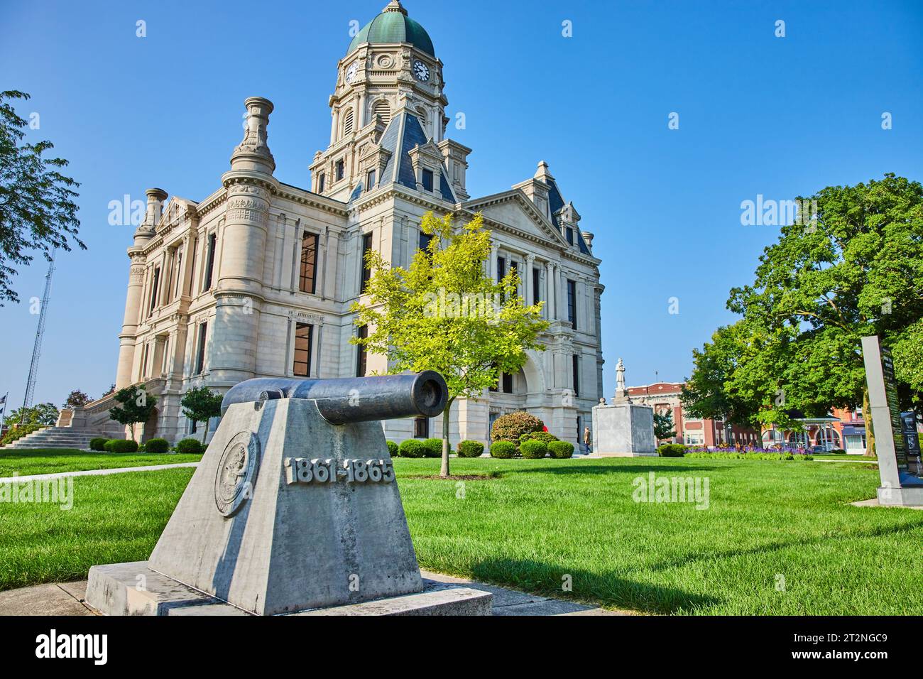 1861 to 1865 cannon in front of Whitley County Courthouse on