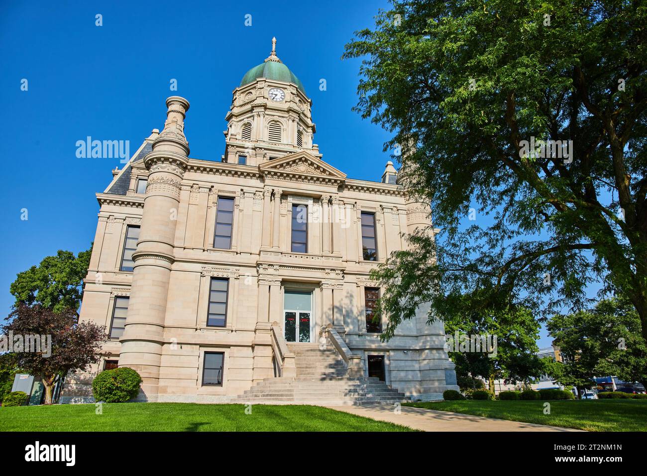 Whitley County Courthouse entrance with steps leading to front doors on