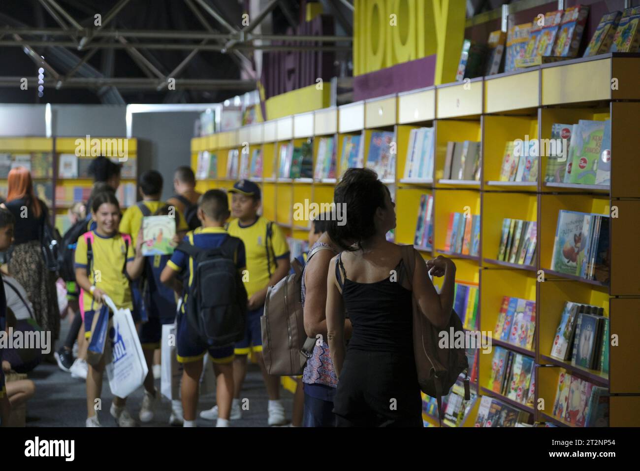 Ta' Qali, Malta. 20th Oct, 2023. People select books during the 39th