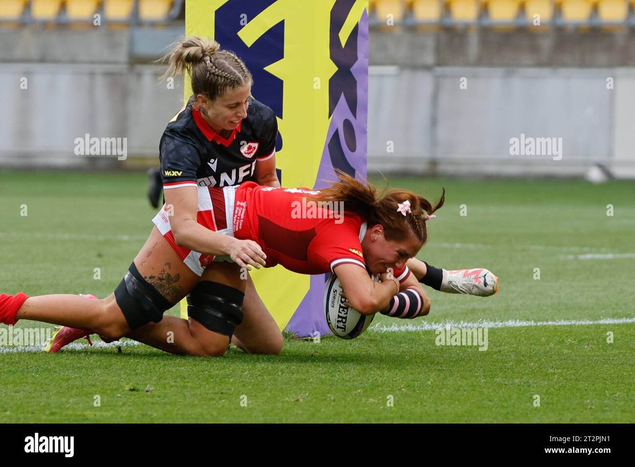 Wellington, New Zealand. 21st Oct, 2023. Welsh lock Georgia Evans about to score her first half try. Canada v Wales. WXV1 womens international rugby tournament. Sky Stadium. Wellington. New Zealand (Joe Serci/SPP) Credit: SPP Sport Press Photo. /Alamy Live News Stock Photo