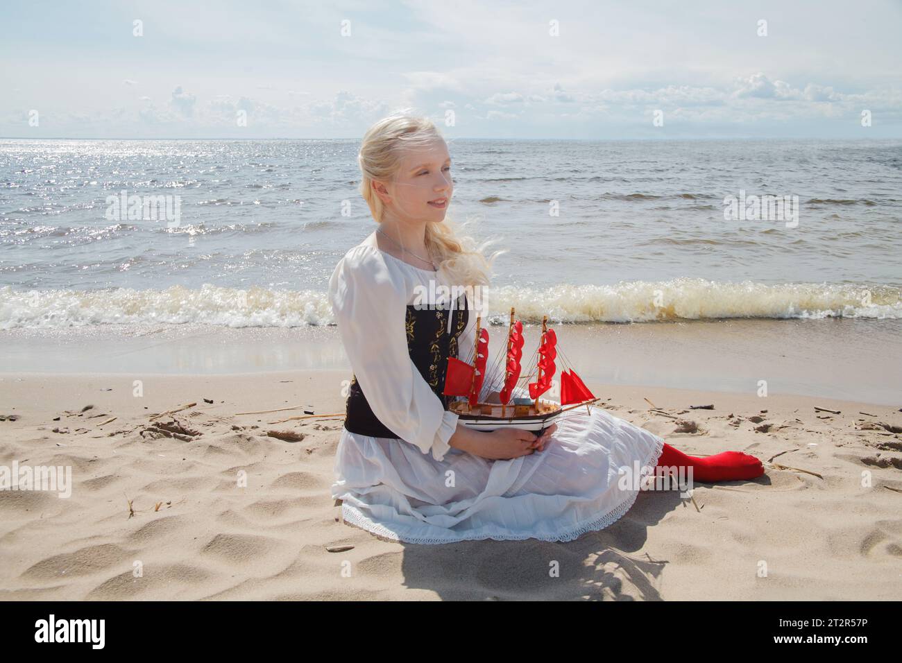 Vintage woman beach dress hi-res stock photography and images - Alamy