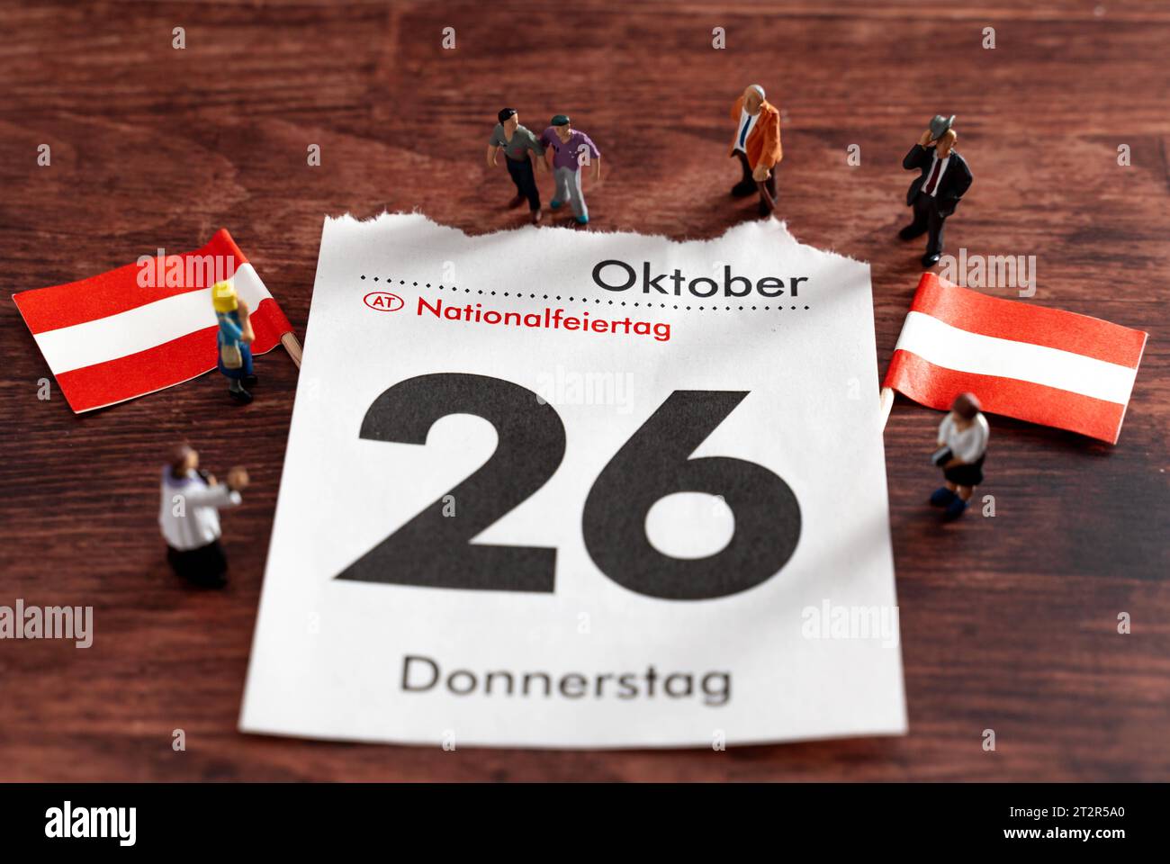  Foto zu Miniature figures around a calendar page with date October 26 the 