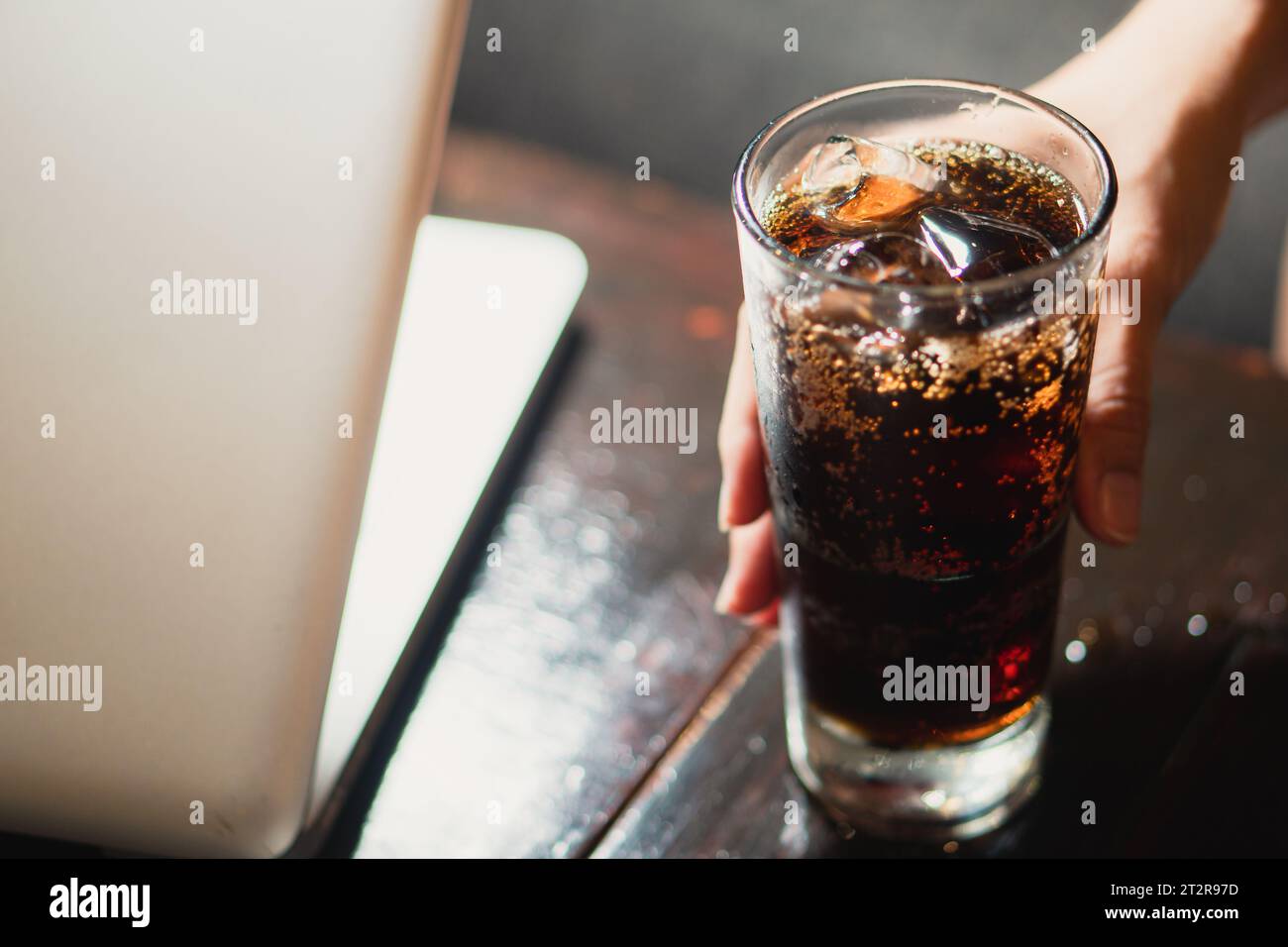 Pouring carbonated drink hires stock photography and images Alamy