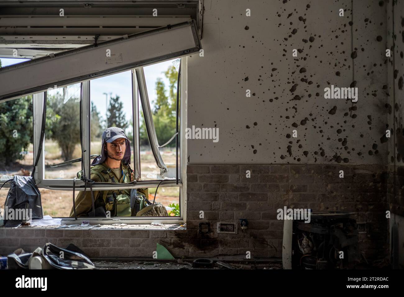 kissufim-israel-21st-oct-2023-an-israeli-soldier-inspects-a