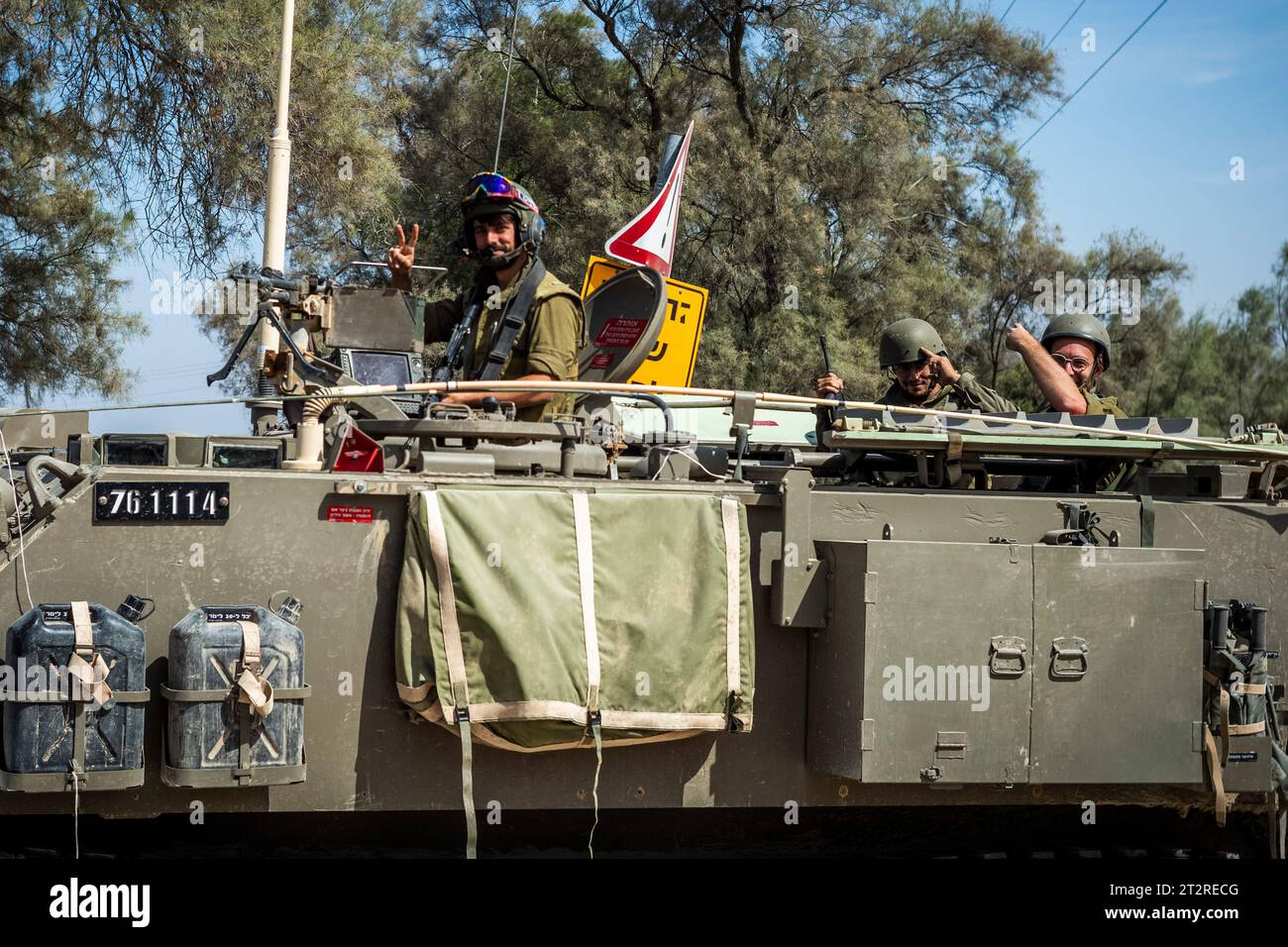 kissufim-israel-21st-oct-2023-israeli-soldiers-patrol-an-area