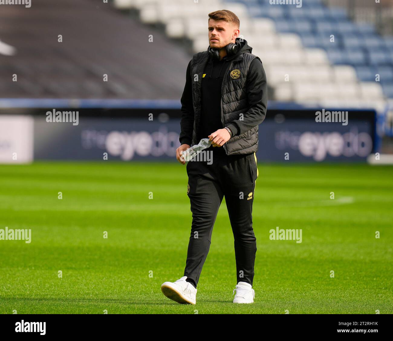 Charlie Kelman #23 of Queens Park Rangers inspects the pitch before the Sky Bet Championship match Huddersfield Town vs Queens Park Rangers at John Smith's Stadium, Huddersfield, United Kingdom, 21st October 2023  (Photo by Steve Flynn/News Images) Stock Photo