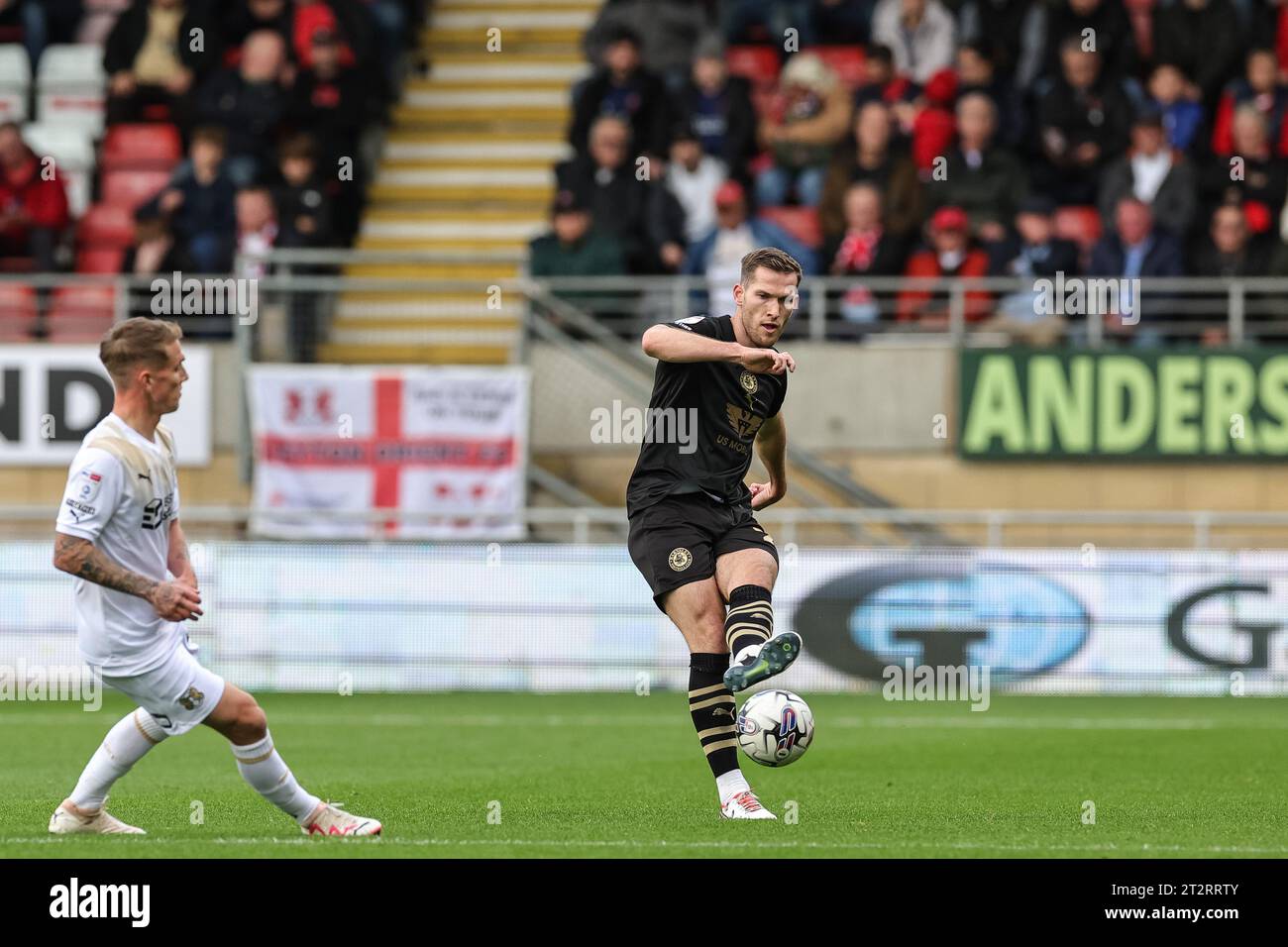 Jamie McCart #26 of Barnsley passes during the Sky Bet League 1 match Leyton Orient vs Barnsley at Matchroom Stadium, London, United Kingdom, 21st October 2023  (Photo by Mark Cosgrove/News Images) in London, United Kingdom on 10/21/2023. (Photo by Mark Cosgrove/News Images/Sipa USA) Stock Photo