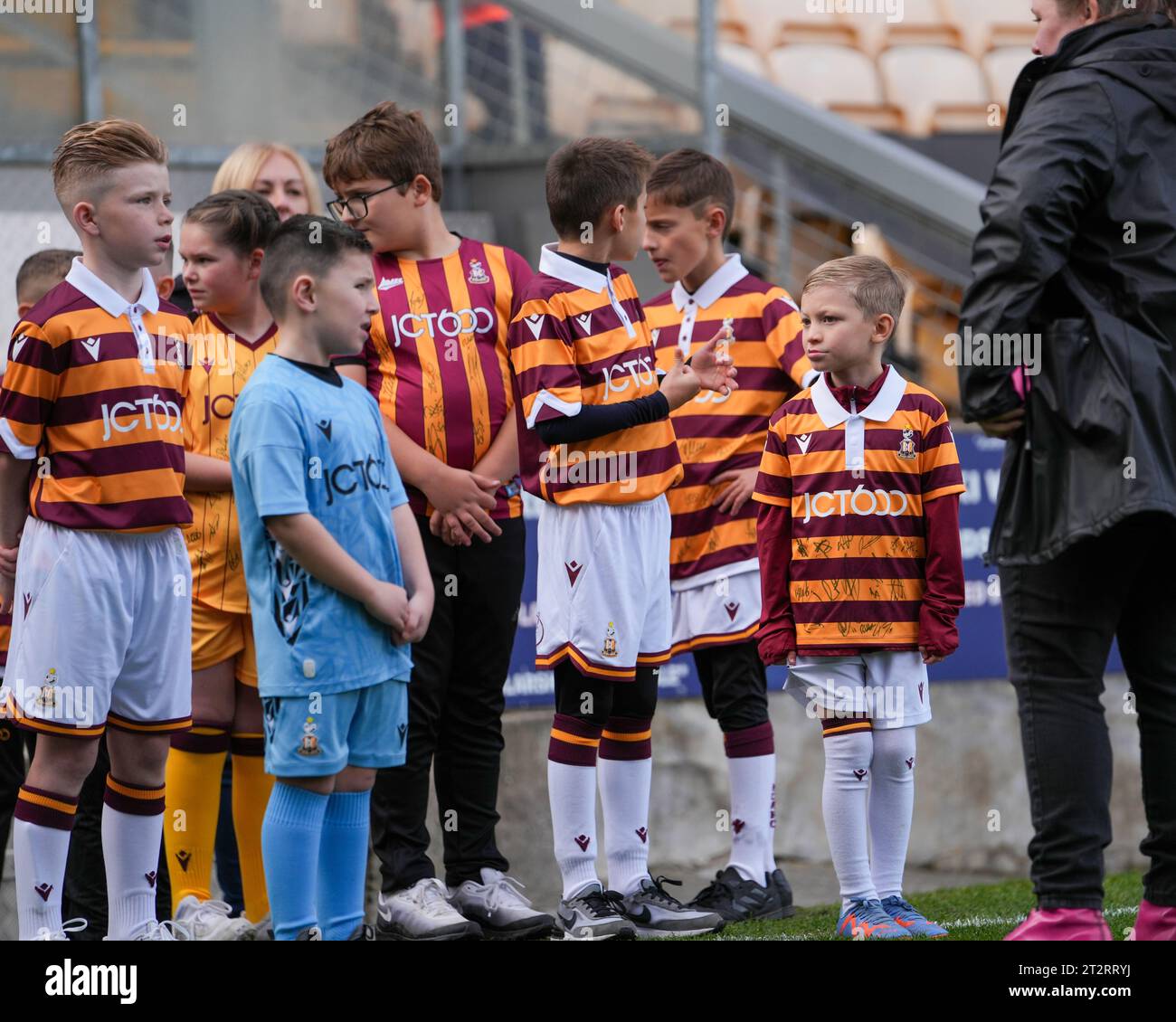 Stream Crewe v Wrexham in UK and how to watch the rest of the EFL🌚 A
