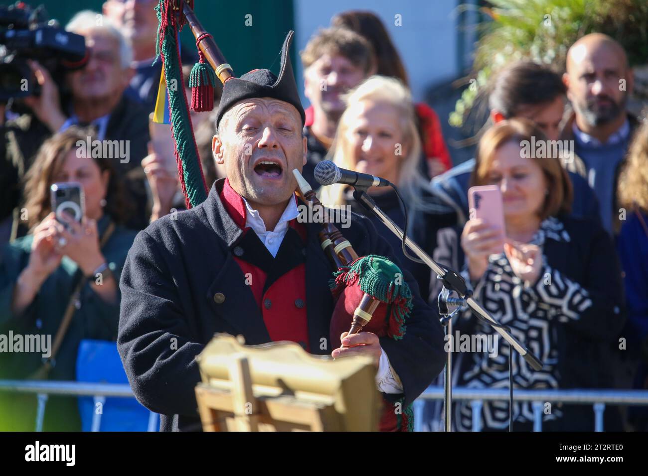 Arroes, Spain, 21st October 2023: A bagpiper playing for the Royal Family during the 2023 Exemplary Town of Asturias Award, on October 21, 2023, in Arroes, Spain. Credit: Alberto Brevers / Alamy Live News. Stock Photo