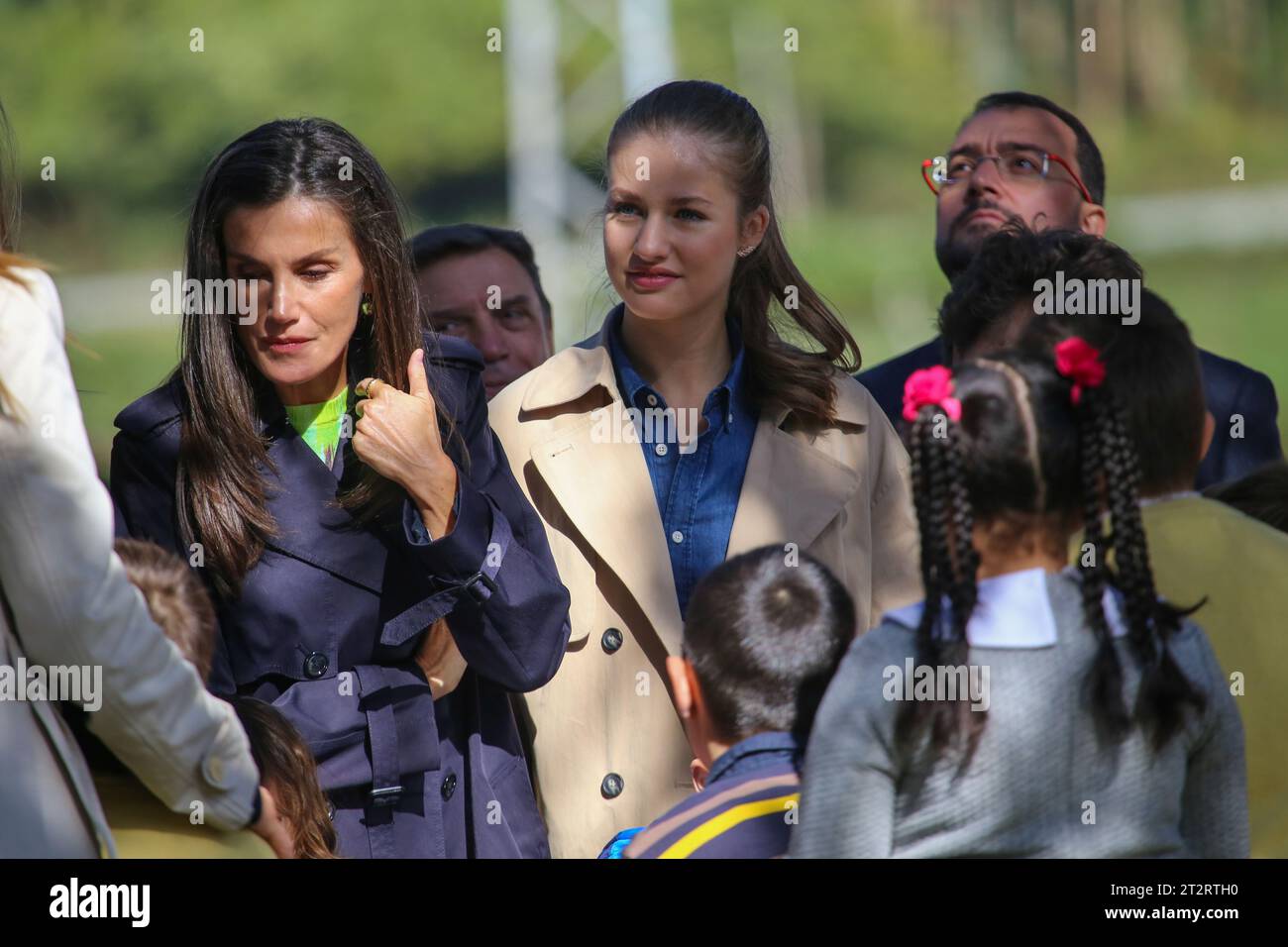 Arroes, Spain, 21st October 2023: Queen Letizia Ortiz (L), speaks with children next to the Princess of Asturias, Leonor de Borbon (R) during the Exemplary People of Asturias 2023 Award, on October 21, 2023, in Arroes, Spain. Credit: Alberto Brevers / Alamy Live News. Stock Photo