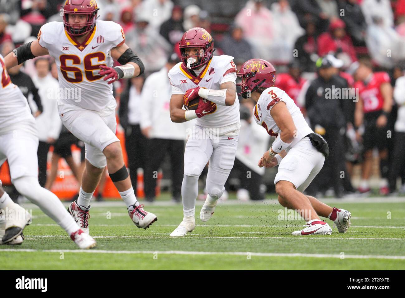 Iowa State running back Eli Sanders (6) breaks a tackle by Cincinnati defensive back Taj Ward