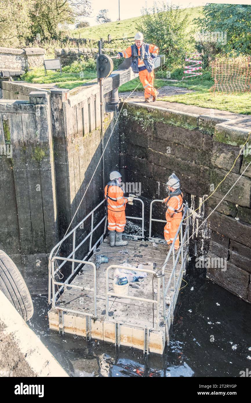 Maintenance work on a lock on the Leeds and Liverpool canal Stock Photo