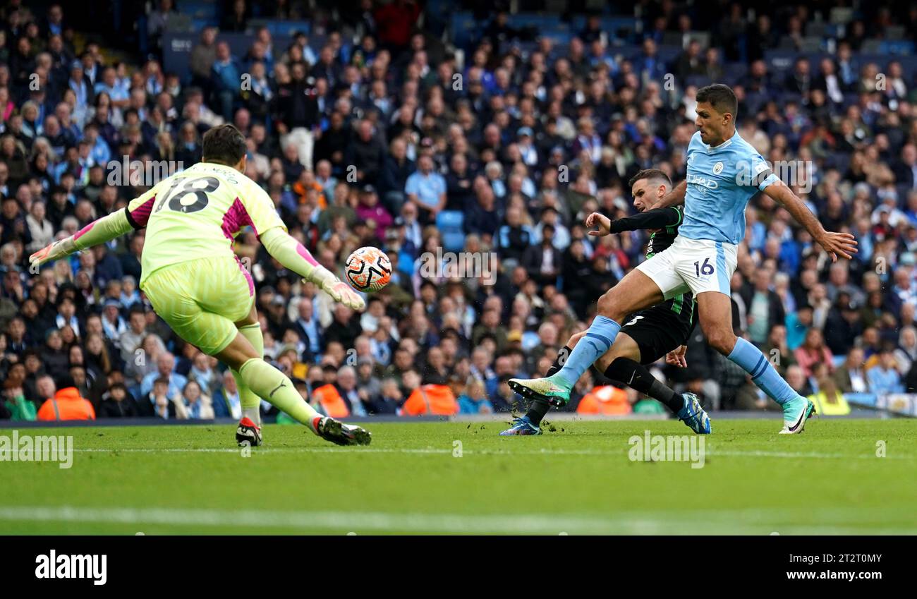 Brighton and Hove Albion's Pascal Gross shoots, under pressure from Manchester City's Rodri during the Premier League match at the Etihad Stadium, Manchester. Picture date: Saturday October 21, 2023. Stock Photo