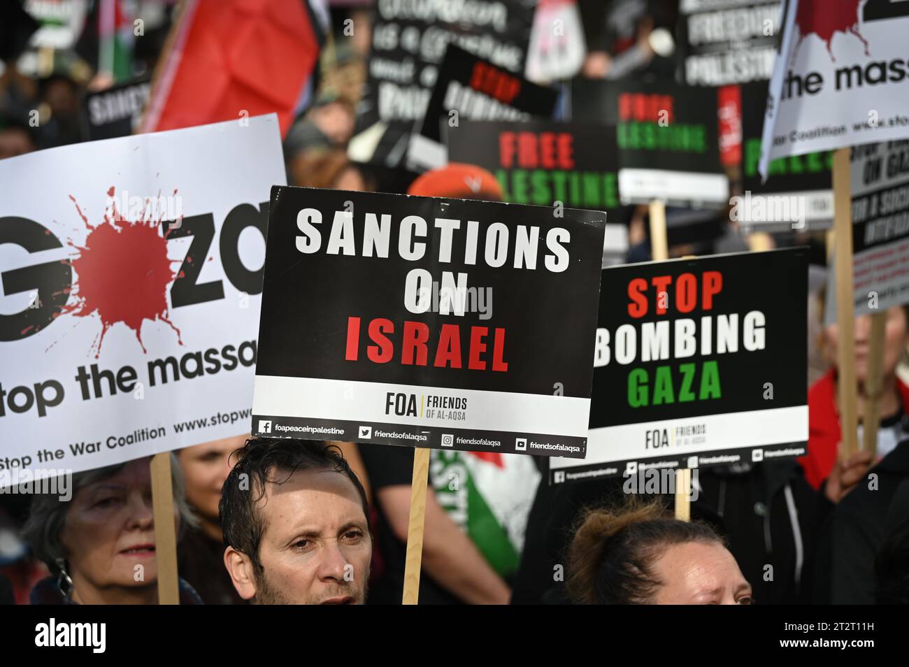 Marble Arch, London, UK. 21st Oct, 2023. Thousands march in solidarity