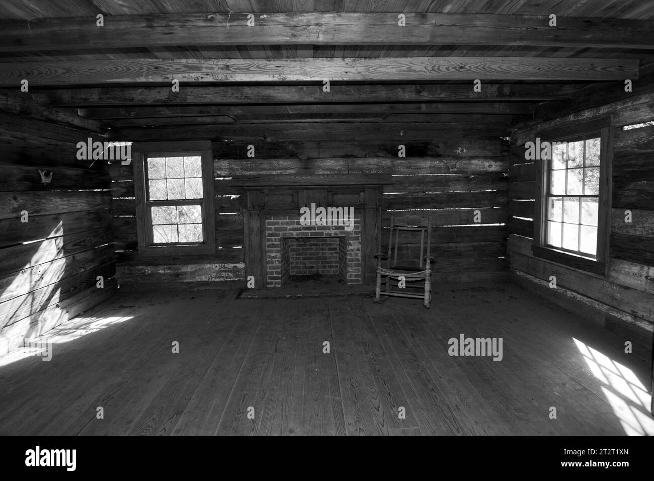 Dovetail log cabin hi-res stock photography and images - Alamy