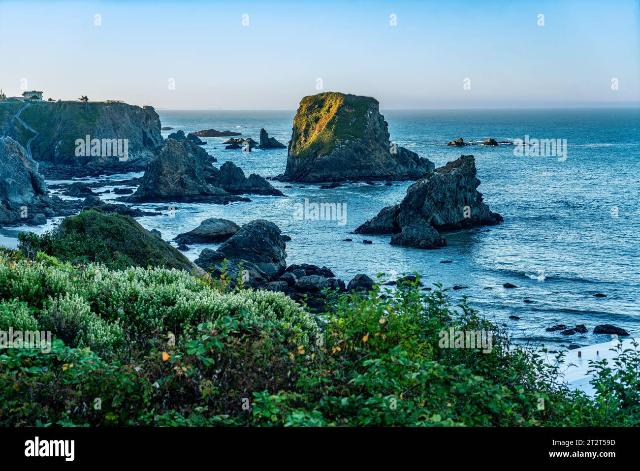 Obogon Rocks Formation Color Rock formation in the ocean at Brookings, Oregon Stock Photo - Alamy