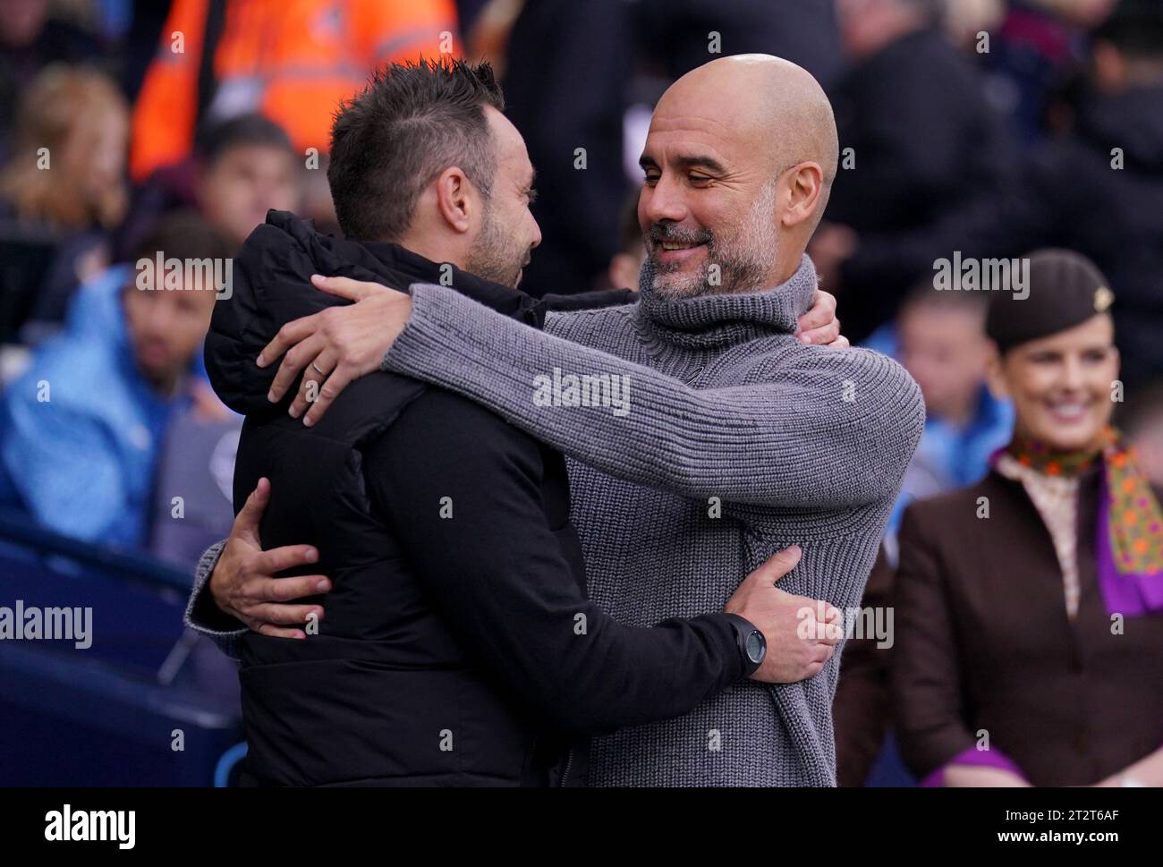 Brighton and Hove Albion manager Roberto De Zerbi (left) greets Manchester City manager Pep Guardiola before the Premier League match at the Etihad Stadium, Manchester. Picture date: Saturday October 21, 2023. Stock Photo